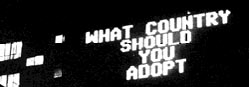 Jenny Holzer, "What Country should you adopt", Survival Series, 1986. Valotauluinstallaatio Torontossa.